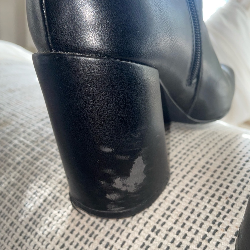 Black Knee-High Leather Boots - Picture 5 of 10